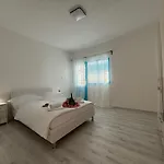 Mediterranean Blue Escape - 3br With Balcony & Sea View דירה *