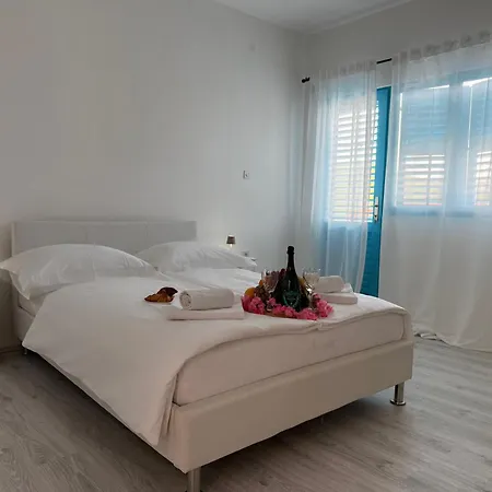 Mediterranean Blue Escape - 3br With Balcony & Sea View